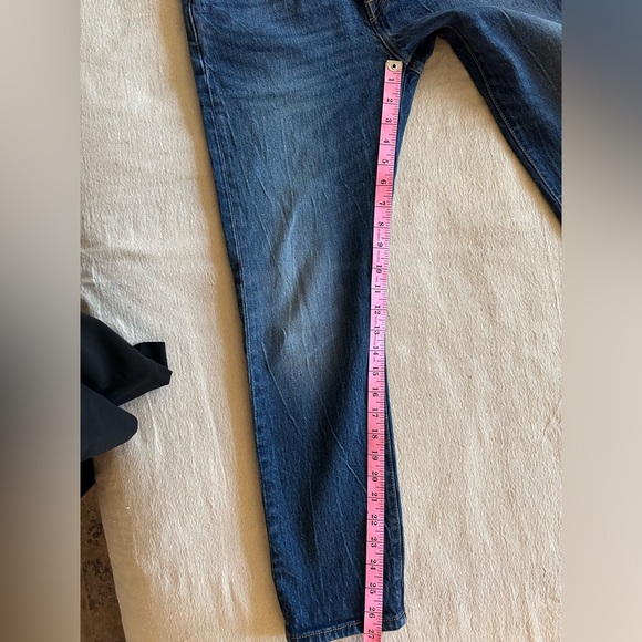 Levi’s button fly 501 jeans, size 25, medium wash, 99% cotton, 1% elastane. - Picture 12 of 13